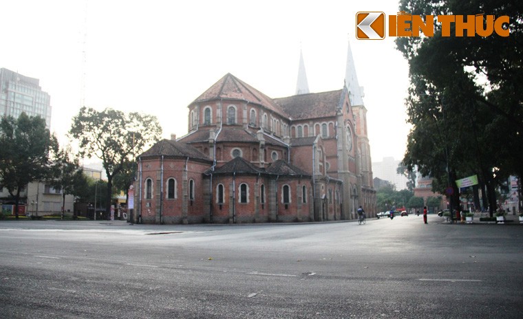 Ha Noi, TP HCM sang mung 1 Tet tinh lang den ky la-Hinh-23